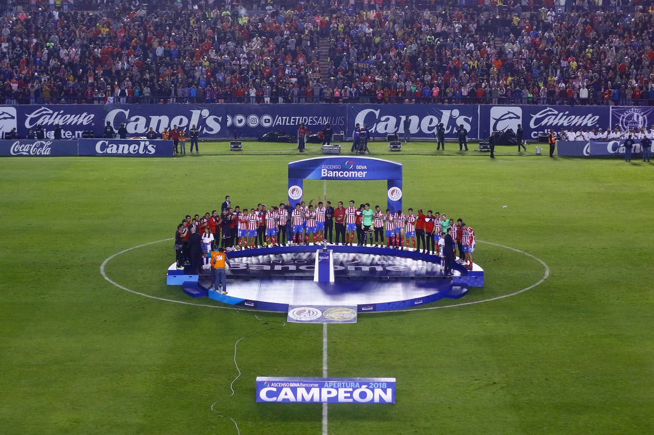 Así se vivieron los festejos del Atlético San Luis en el Estadio Alfonso Lastras luego de triunfar 4-2 en el juego de Vuelta en la Final del Ascenso MX ante Dorados.