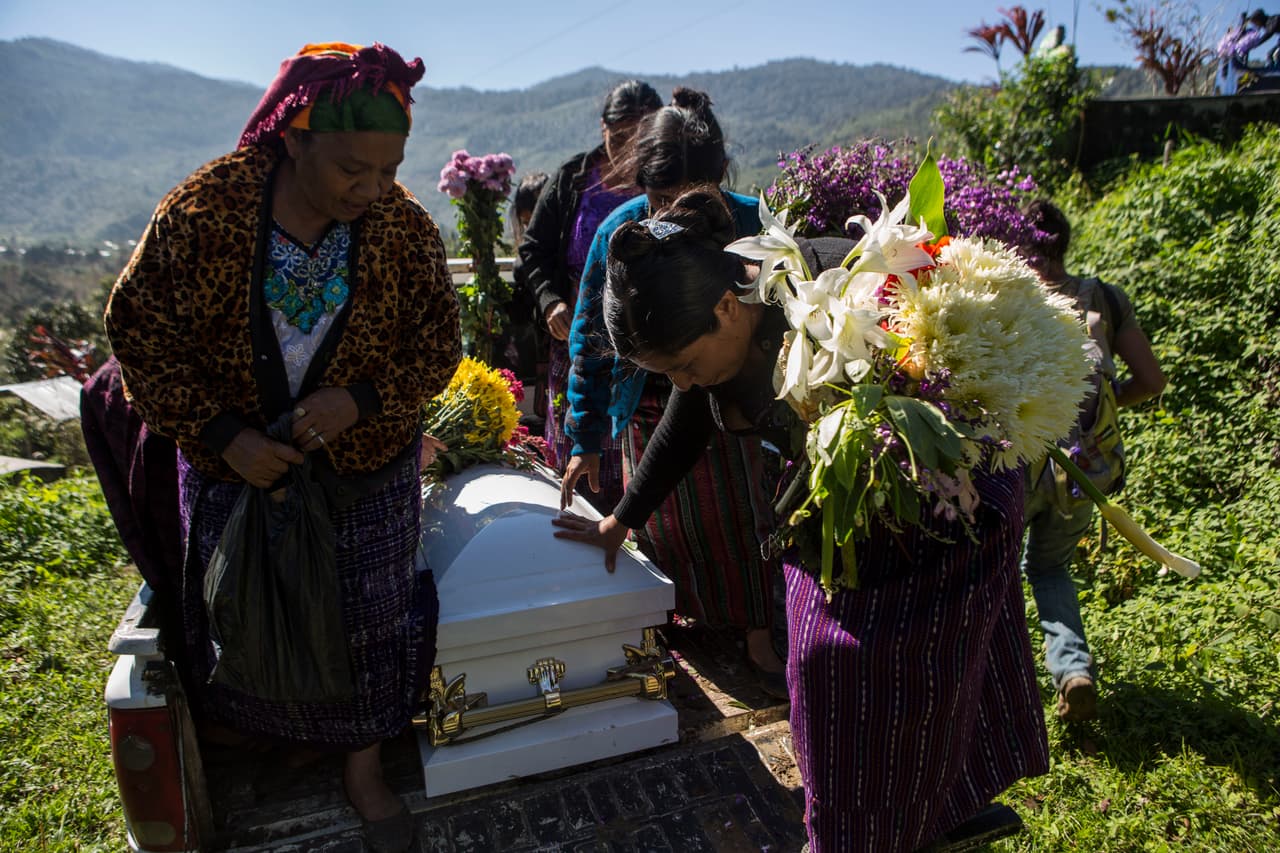 Entierran en su pueblo natal en Guatemala a Felipe, el niño que murió bajo custodia de la Patrulla Fronteriza