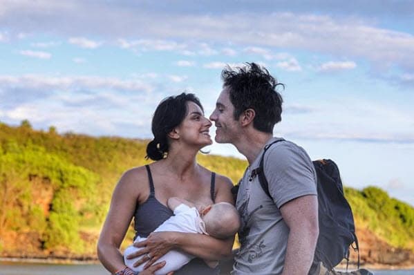 Además, no ha dejado de demostrarle su gran amor a Aislinn: "Gracias por ser mi compañera de viaje y compartir esta vida conmigo mi amor @aislinnderbez te amo con toda mi alma", se lee en la misma red social.