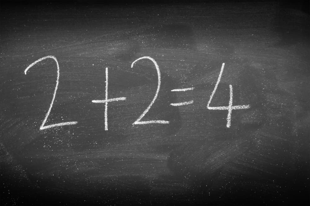 El martes viene a ser un día de acción y este martes 13 suma el 4 ya que el 1 más 3 es 4, mes abril es 4, y del 2021 da 5, así que la suma de 13 se resume a un solo dígito, el 4, la base de la pirámide.