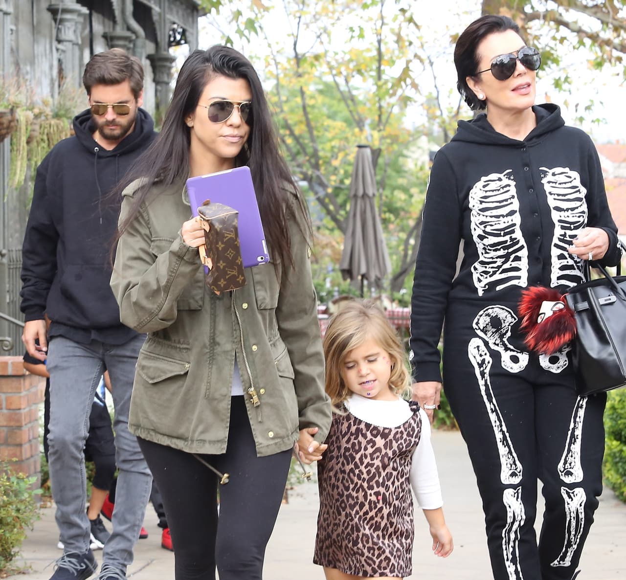 Para esta cita tan importante fue vestida como calavera.