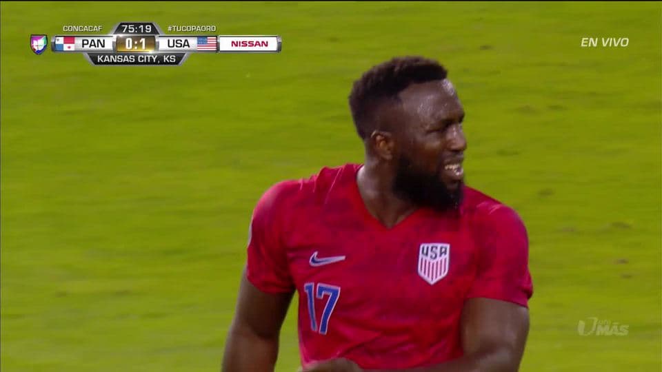 Tiro desviado de Jozy Altidore