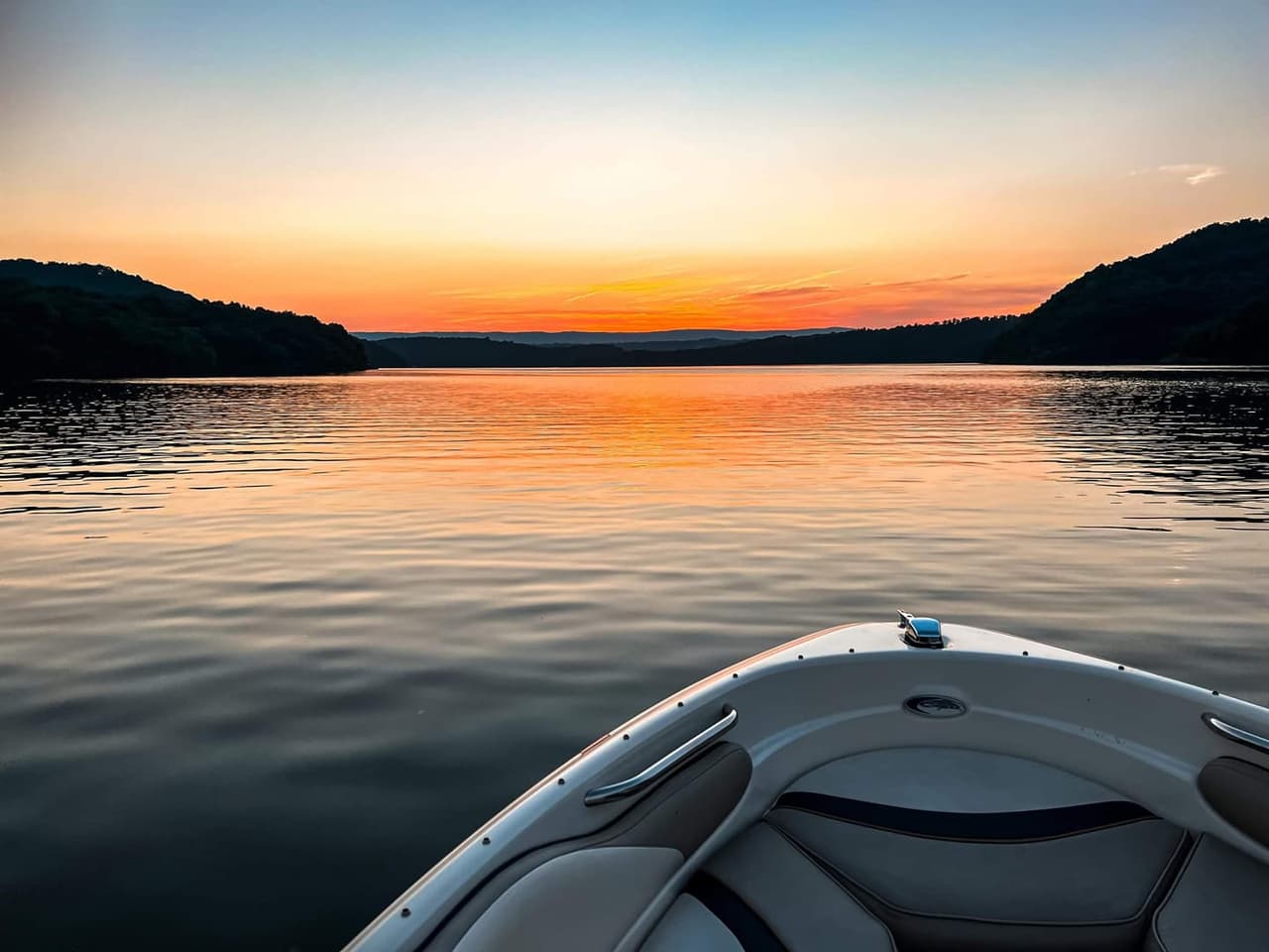 <b><a href="https://www.recreation.gov/camping/gateways/187">Raystown Lake</a></b>. Aquí encontrarás paseos en bote, pesca, campamentos, caminatas, natación y belleza escénica. Este lago serpenteante, el más grande en su totalidad dentro de Pensilvania, se extiende 27 millas y cubre 8,300 acres.
<br>
<br>
<b><a href="https://goo.gl/maps/rthJixhnfo45yQZE7">Cómo llegar</a></b>