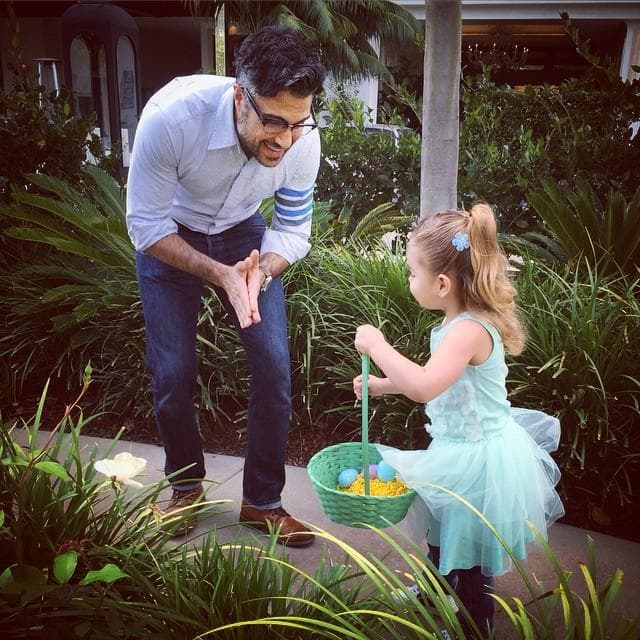 Es por eso que la pequeña Elena se viste de princesa cada vez que puede y sin importar la época del año, robándose el corazón de su papá y de miles de seguidores del actor.