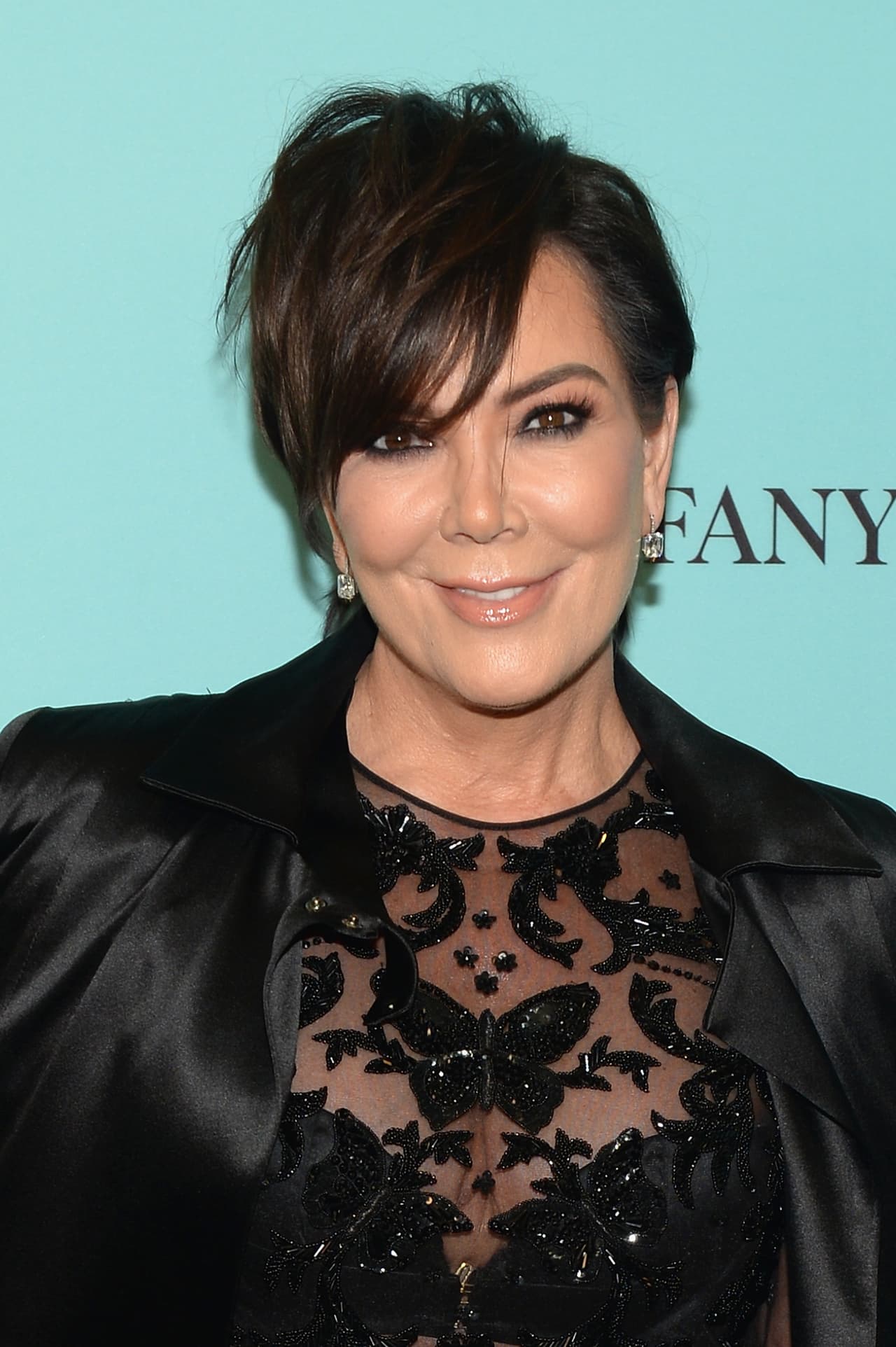 La joven de 21 años lució un corte pixie muy parecido al estilo que ha llevado su mamá por años.