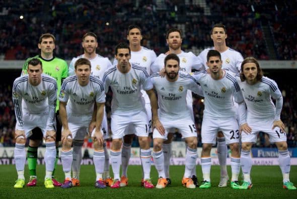 La fortuna basta y sobra para comprar al equipo de fútbol profesional español Real Madrid, que está valorado en 3,300 millones de dólares. ¡Hasta nos alcanzaría para comprar un refuerzo!