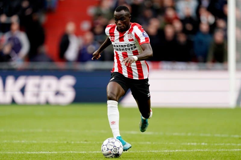 El AZ Alkmaar golea al PSV de Erick Gutierrez 4-0 en casa.