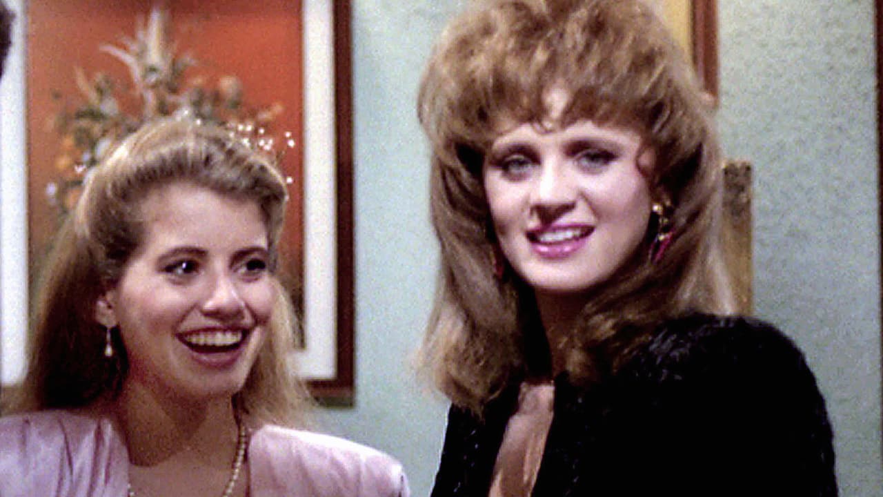 En la primera etapa del melodrama, Erika Buenfil protagonizó la historia al lado de 
<b><a href="https://www.univision.com/temas/arturo-peniche" target="_blank">Arturo Peniche</a></b>, pero tras las muertes de sus personajes, Omar Fierro se incorporó para estelarizar la segunda parte al lado de la actriz. Mientras ella personificó a Ana Silva Ocampo, él fue Ángel, un hombre sordomudo.