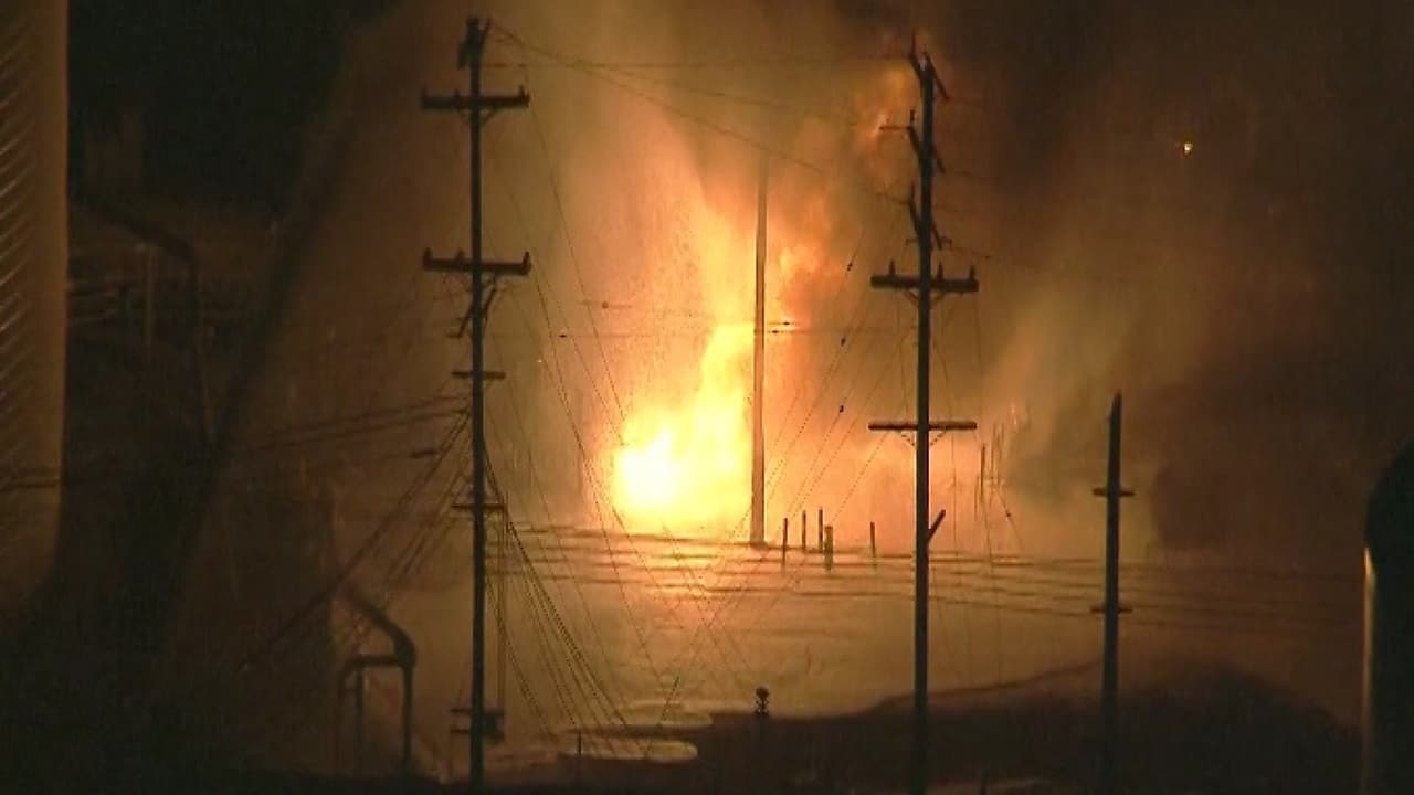 Una explosión causa un gran incendio en una refinería de Chevron en Los Ángeles