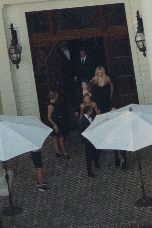 Daily Mail indica que Justin invitó a la boda a su primera novia,
<b> </b>Caitlin Beadles, con quien sostuvo una relación hace 11 años.