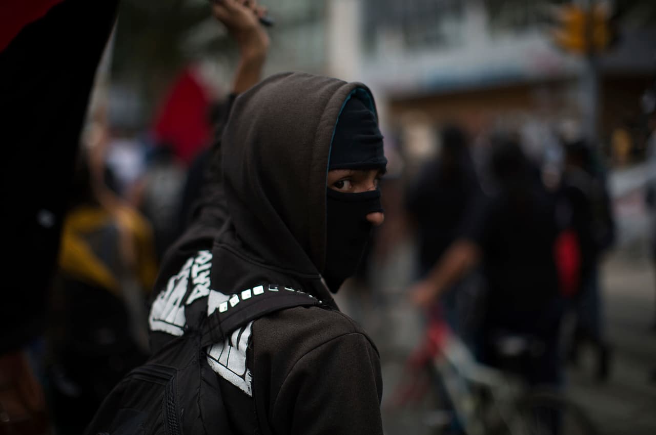 Un joven anarquista participa en una protesta en México. (Imagen de Archivo).