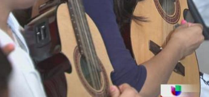 Cuatrista puertorriqueño en concierto de música popular de Puerto Rico que celebrará la Biblioteca del Congreso