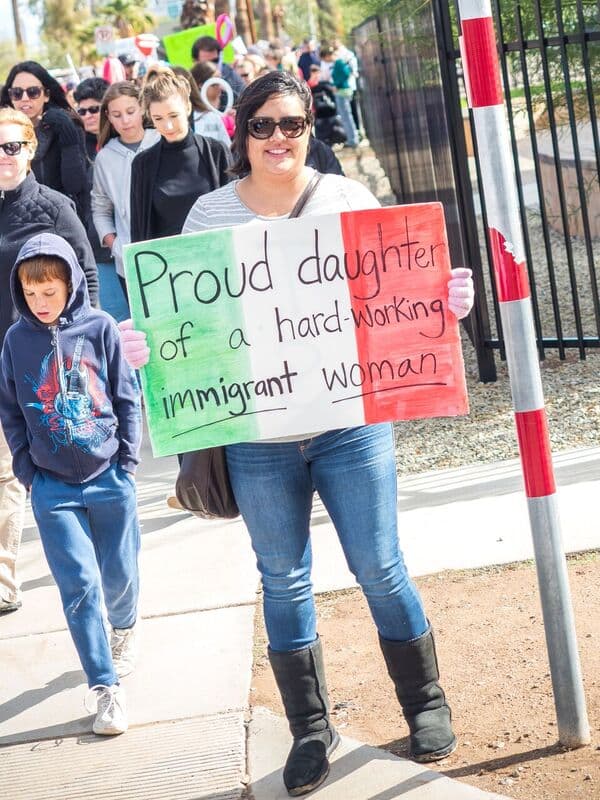 En la marcha de mujeres de Phoenix participaron alrededor de 20,000 personas.