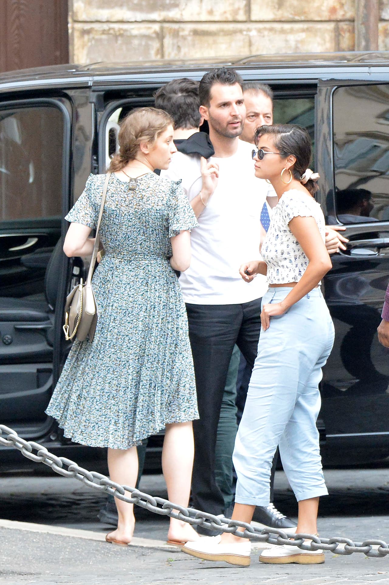 Aunque en ese momento no se les vinculó sentimentalmente, pues Selena estaba todavía con Bieber, ahora se les ha vuelvo a ver muy juntos, lo que también ha dado lugar a rumores de un romance entre ellos.