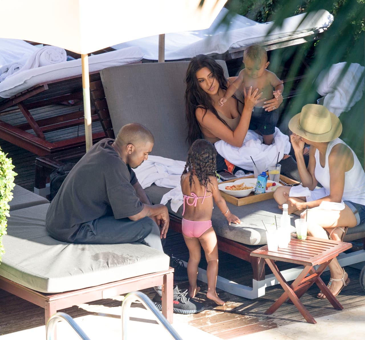 Nori apareció con un coqueto bikini rosa.