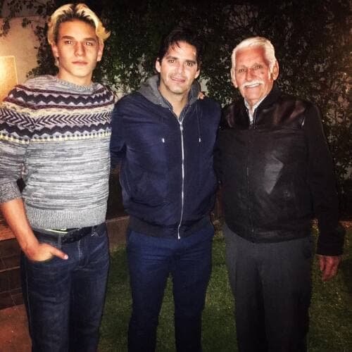 "Ya son otros tiempos … ya sabes que un papel o eso no te hace, no te da la felicidad y ellos están viviendo un momento muy feliz y eso, pues, no se logra con un casamiento", comentó.
<br>