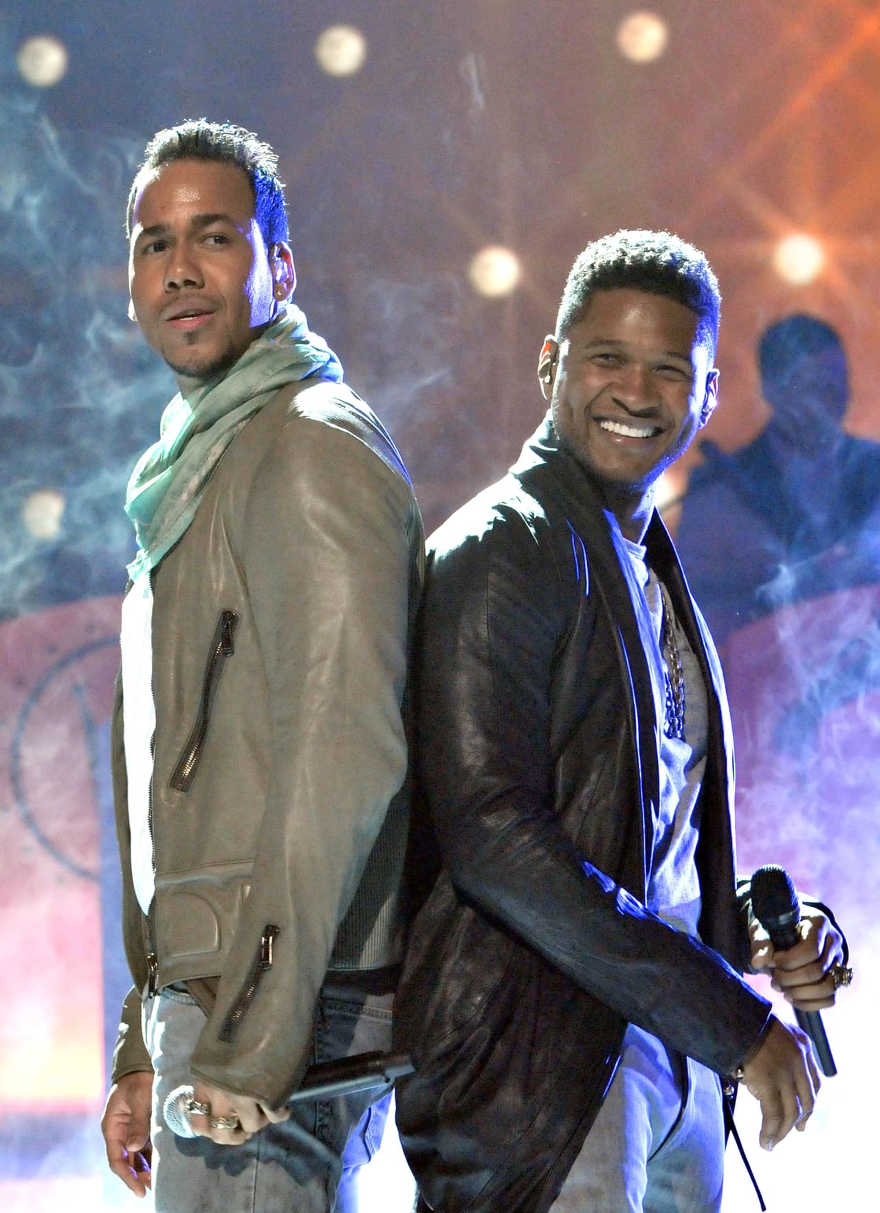 Romeo Santos y Usher interpretaron el tema 'Promise'.