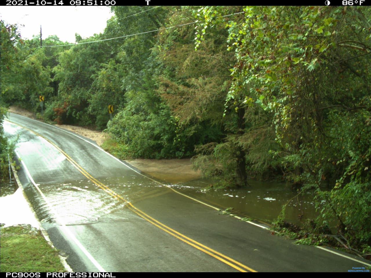 Spicewood Springd rd LWC #5 localizada a el Noreste de Austin.
<br>
<br>Según el Servicio Nacional de Meteorología, las aguas de la inundación pueden ocultar rocas, árboles, basura y otros escombros que pueden ser peligrosos para alguien en su camino.
<br>