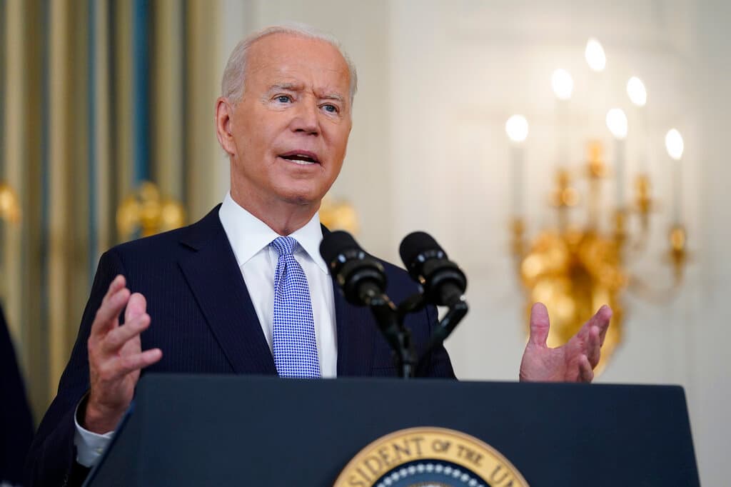 Biden firma proyecto de ley aprobado por el Congreso para evitar el cierre del gobierno federal (pero hasta diciembre)