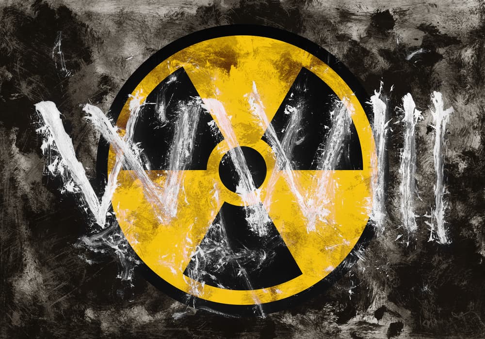 Además, en temas políticos y globales, Nostradamus supuestamente anticipa ya un conflicto internacional bastante grave que podría iniciar una Tercera Guerra Mundial.