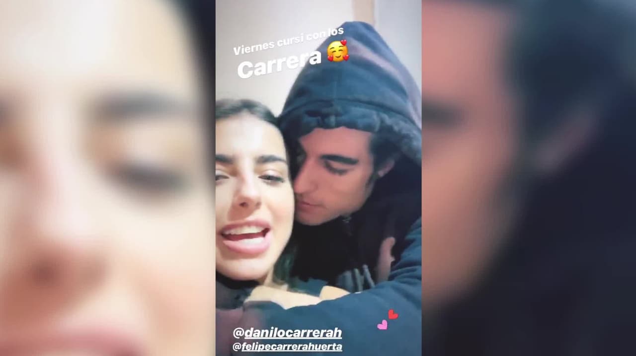 De vez en cuando comparte en su cuenta de Instagram momentos donde demuestra su talento vocal, como el pasado mes de julio cuando 
<b><a href="https://www.univision.com/famosos/michelle-renaud-paso-un-viernes-cursi-con-los-hermanos-carrera-y-hasta-le-llevaron-serenata-video">cantó a dueto con su novio,</a></b> el actor Danilo Carrera.