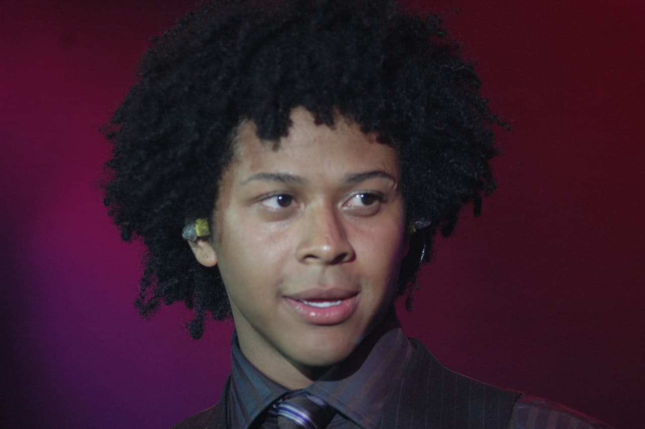 Tras cuatro exitosos álbumes con OV7, la banda se desintegró en 2003 y Kalimba comenzó su carrera como solista con 'Aerosoul' en 2004, el cual tuvo un gran recibimiento del público, al igual que sus siguientes producciones: 'NegroKlaro' (2007), 'Mi otro yo' (2008) y 'Amar y querer' (2009).