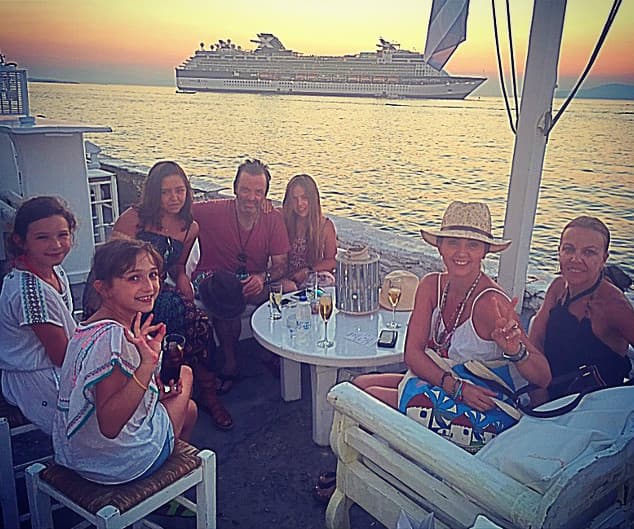 Su tesoro más preciado es la familia, con quien comparte los momentos más felices de su vida.