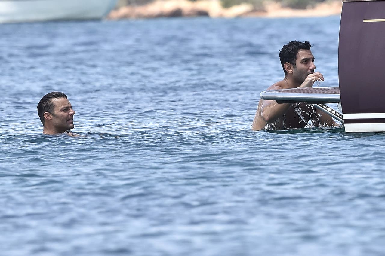 Apenas nadaron unos minutos y decidieron salir del agua.