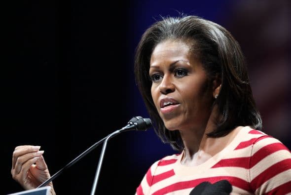 8.- MICHELLE OBAMA: Es la actual primera dama de Estados Unidos. Muchas encuestan la consideran aún más popular que su esposo, Barack Obama. Tiene 50 años.