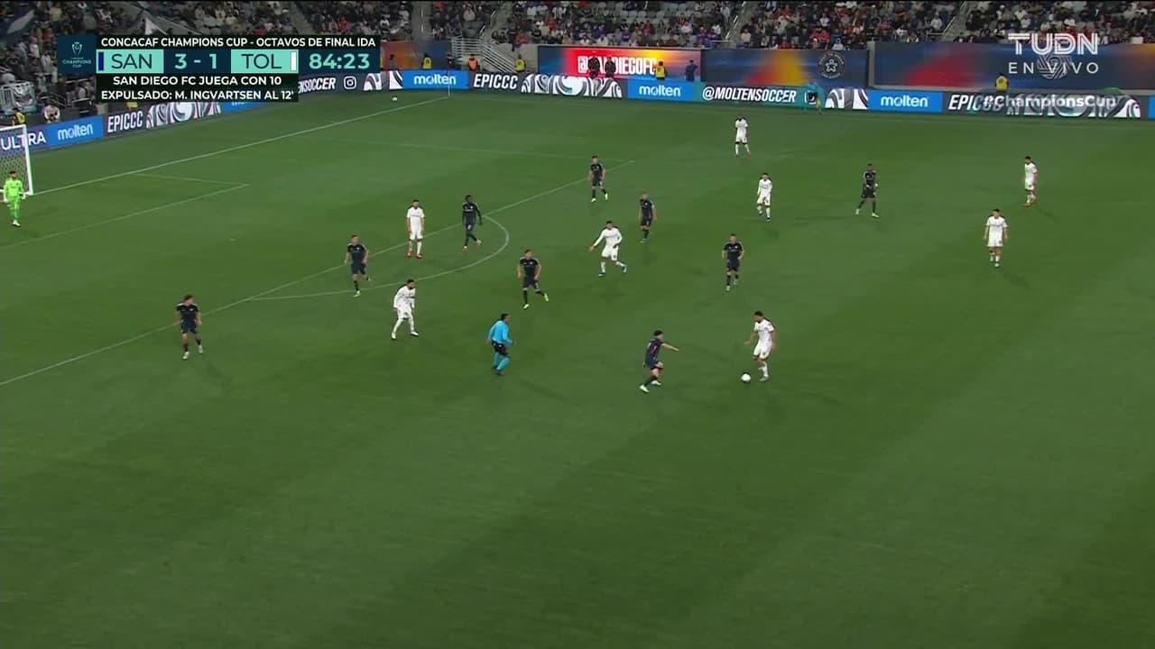 ¡TIRO ATAJADO! disparo por Helinho.