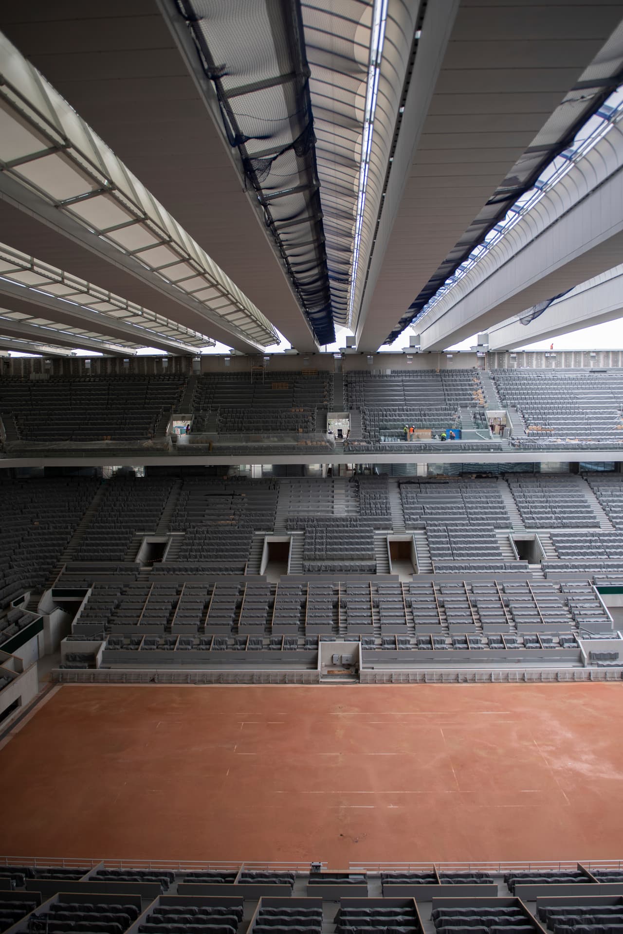 Este es el trabajo de construcción del nuevo techo del centro Philippe Chatrier en el estadio Roland Garros. Esta sede francesa se ha convertido en la última de las sedes del Grand Slam en instalar un techo retractable en su cancha principal.