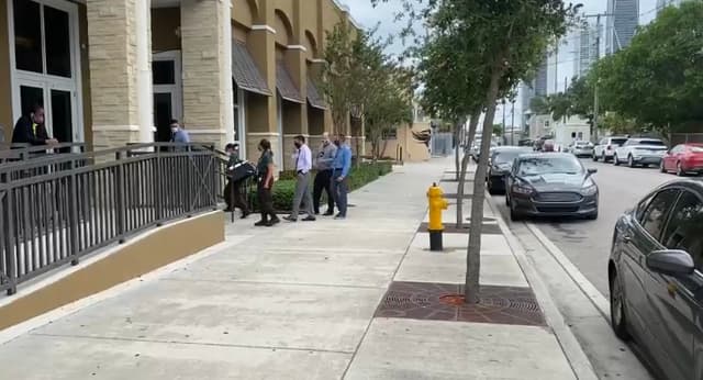 Los detectives lograron incautarle un arma de fuego y el vehículo sedan de color negro, en donde abusó sexualmente del menor de 12 años.