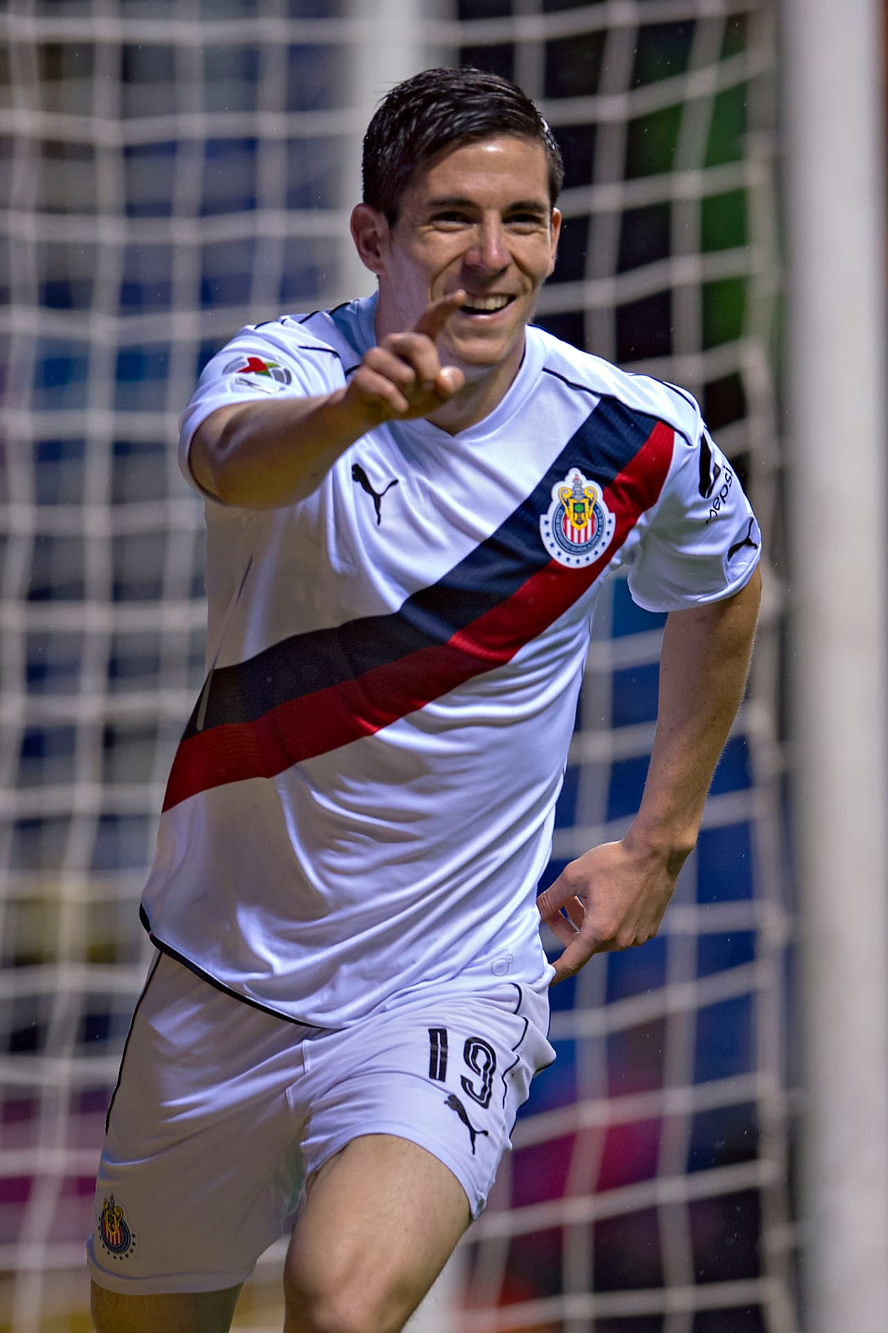 Bueno no fue tan bueno: únicamente metió dos goles en su préstamo con Chivas.