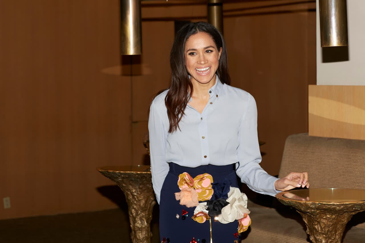 Este 1 de julio trascendió que en los documentos que la duquesa de Sussex presentó ante el Tribunal Superior en enero pasado, 
<b>identificó a los cinco amigos que dieron entrevista a <a href="https://people.com/royals/meghan-markle-dad-thomas-markle-letter-after-wedding/" target="_blank">People</a></b> para un artículo publicado el 6 de febrero de 2019 donde critican a su papá, 
<b>situación que ella no autorizó</b>.
<br>