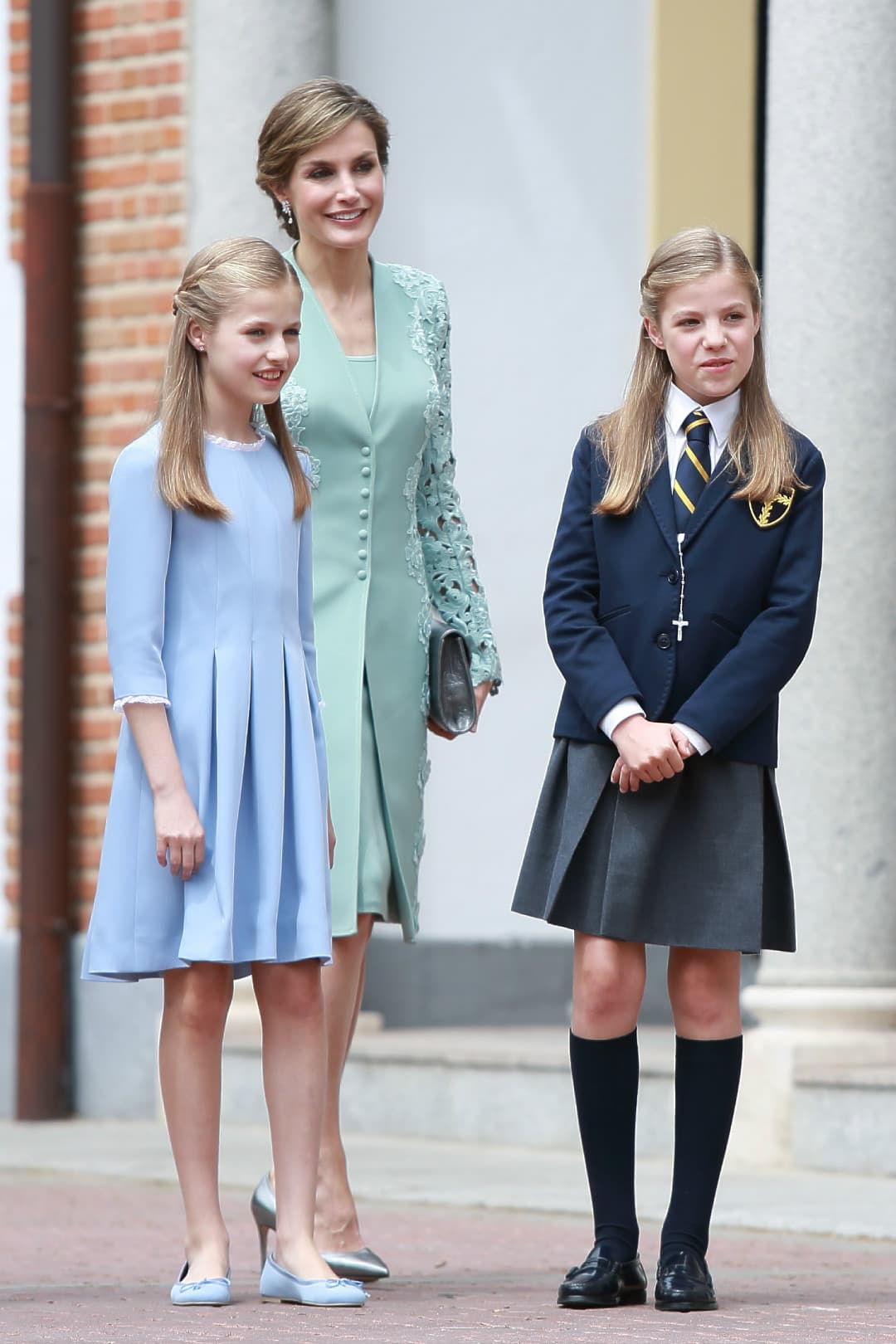 <b>No televisión ni Internet</b>
<br>En 2016, el medio hispano '
<a href="https://www.vanitatis.elconfidencial.com/casas-reales/2016-11-15/letizia-reina-leonor-sofia-horario-television-wifi_1289413/">Vanitatis - El Confidencial'</a> reportó que durante un evento la reina Letizia le dijo a una de sus asistentes que sus hijas tienen prohibido ver la televisión de lunes a viernes.