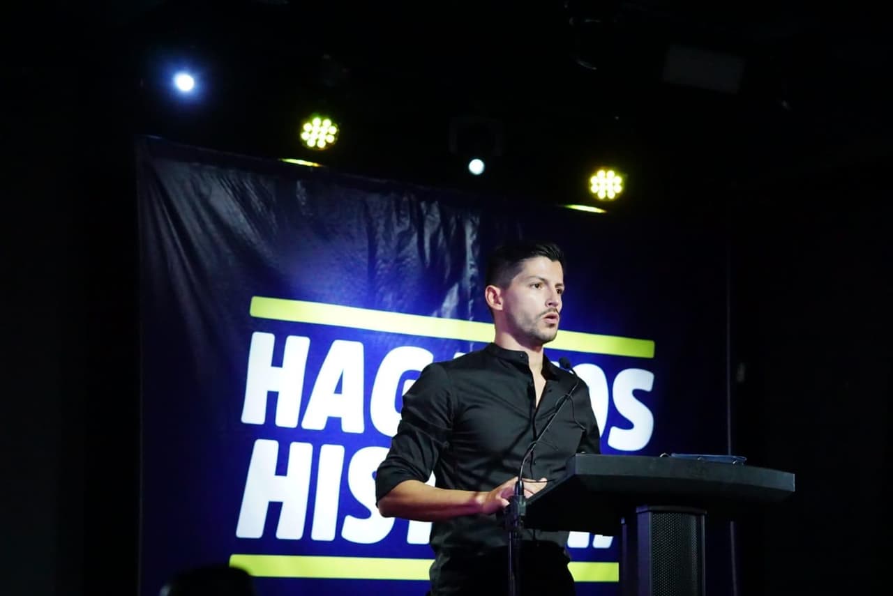 El candidato a la alcaldía de San Juan por el Movimiento Victoria Ciudadana (MVC), Manuel Natal Albelo, mantiene de manera virtual una actividad política, que no ha estado limitada, a orientación sobre el coronavirus. Sin embargo, se ha enfocado más en su rol como representante por acumulación en la Cámara, y ha dado espacio en sus redes sociales a otros candidatos del MVC. 
<br> 
<br>El exafiliado a la pava, ha recibido unos $331 de donativos registrados la página del contralor, que han sido transferidos del año 2019. Una vez anunció su candidatura en enero del 2020, la OCE no ha reportado donativos. Cabe señalar que Univision Noticias intentó varias veces obtener información directa con el aspirante a través de su oficial de prensa, pero nunca estuvo disponible a nuestra reiterada solicitud.
<br>