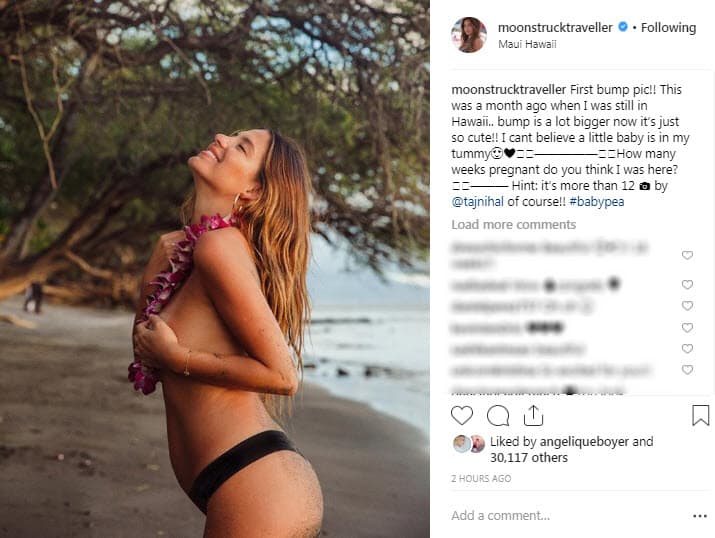 Pero la mañana del 18 de enero sorprendió porque publicó su primer 'baby bump'. La modelo aclaró que esta fotografía fue tomada hace un mes, cuando ya tenía más de 12 semanas de embarazo.