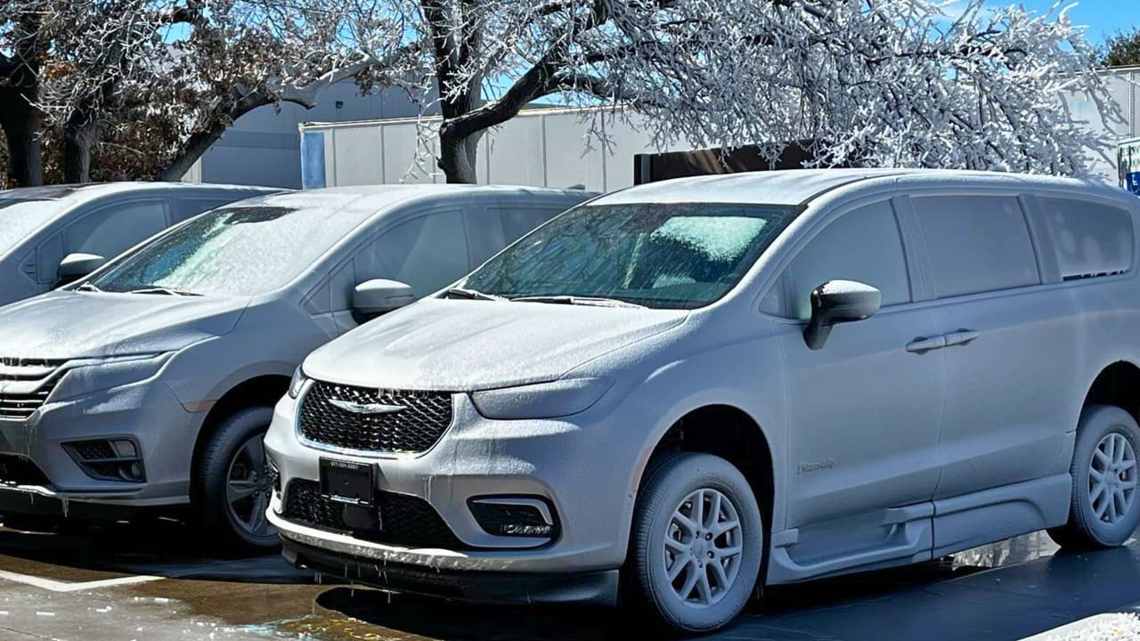 El
<a href="https://www.weather.gov/fsd/espanol" target="_blank">Servicio Meteorológico Nacional</a> reportó que
<b> las temperaturas en la zona cayeron por debajo de los 32 °F (0 °C) </b>y, con la sensación térmica provocada por los fuertes vientos, la sensación de frío fue mucho más intensa. Las autoridades locales de Carrollton, al igual que en otras áreas afectadas por el frente ártico, 
<b>emitieron alertas para proteger a la comunidad de las bajas temperaturas extremas y los riesgos asociados.</b>