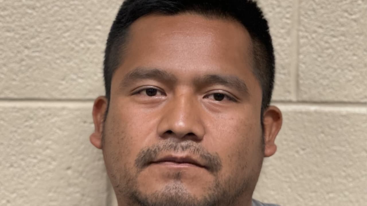 Raymundo Ortíz tiene condena previa por agresión en el condado de Los Angeles, según CBP Arizona.