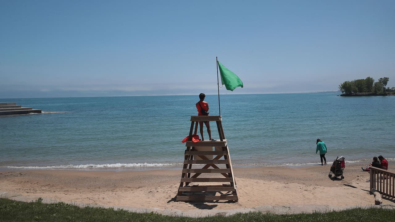 <b>Turismo de la costa para el 4 de julio </b>
<br>Este recorrido clásico de 60 minutos por el lago Michigan cubre toda la longitud del horizonte de Chicago. El crucero termina con una vista al lago de los fuegos artificiales para celebrar el 4 de julio en Navy Pier.
<br>
<br>Cuando: jueves, 4 de julio
<br>Hora: 8:15PM hasta 10:30PM
<br>Donde: Navy Pier
<br>Costo: $69 para todas las edades