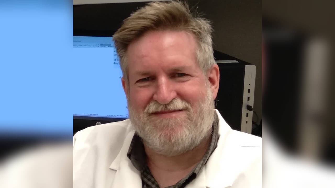 <b>Arthur Kerschen </b>(Libertario)
<br>Arthur Kerschen es originario de Michigan y lleva viviendo en Arizona desde que tenía 5 años. Actualmente se desempeña como especialista en el Pima Community College.
<br>
<br>Cuenta con experiencia en la industria de las telecomunicaciones. Tiene una licenciatura enfocada en Bioquímica/Ciencias de la Computación de la Universidad de Arizona.
<br>
<br>Entre sus propuestas destaca fortalecer la mano de obra del Departamento de Policía de Tucson para reducir la delincuencia y privatizar el sistema de transporte de Tucson para mejorarlo. Busca la alcaldía de Tucson por el partido Libertario.