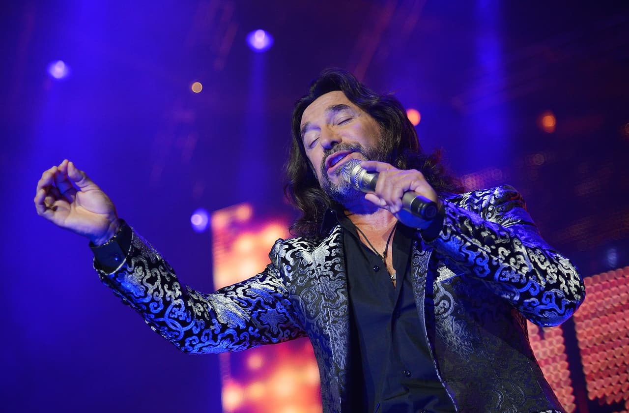 El Buki enaltece sus raíces en concierto 