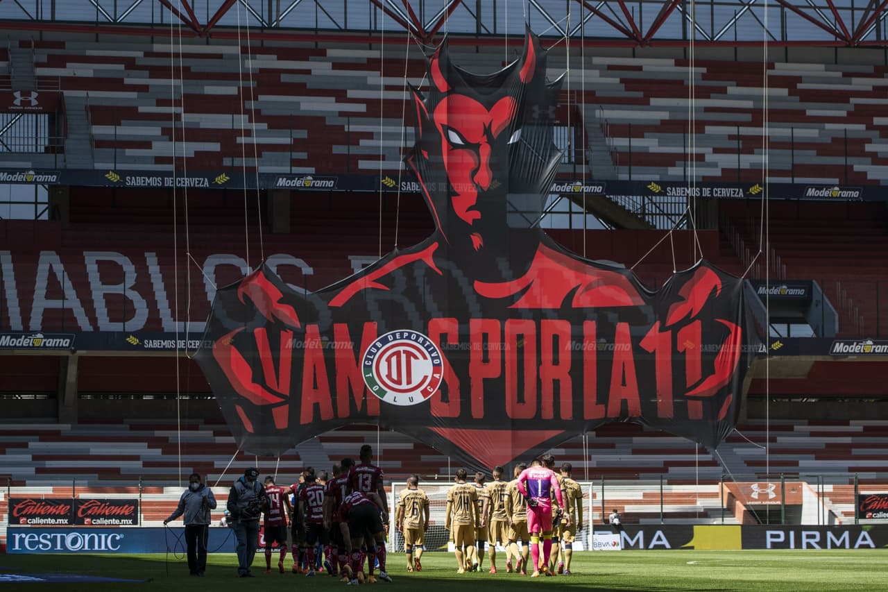 Una polémica victoria para los 'Diablos Rojos', pues el árbitro anuló un gol para los Pumas de la UNAM y, de último minuto, Alexis Canelo anotó el gol del gane para Toluca en casa, durante la Jornada 6 del Torneo Guard1anes 2021.