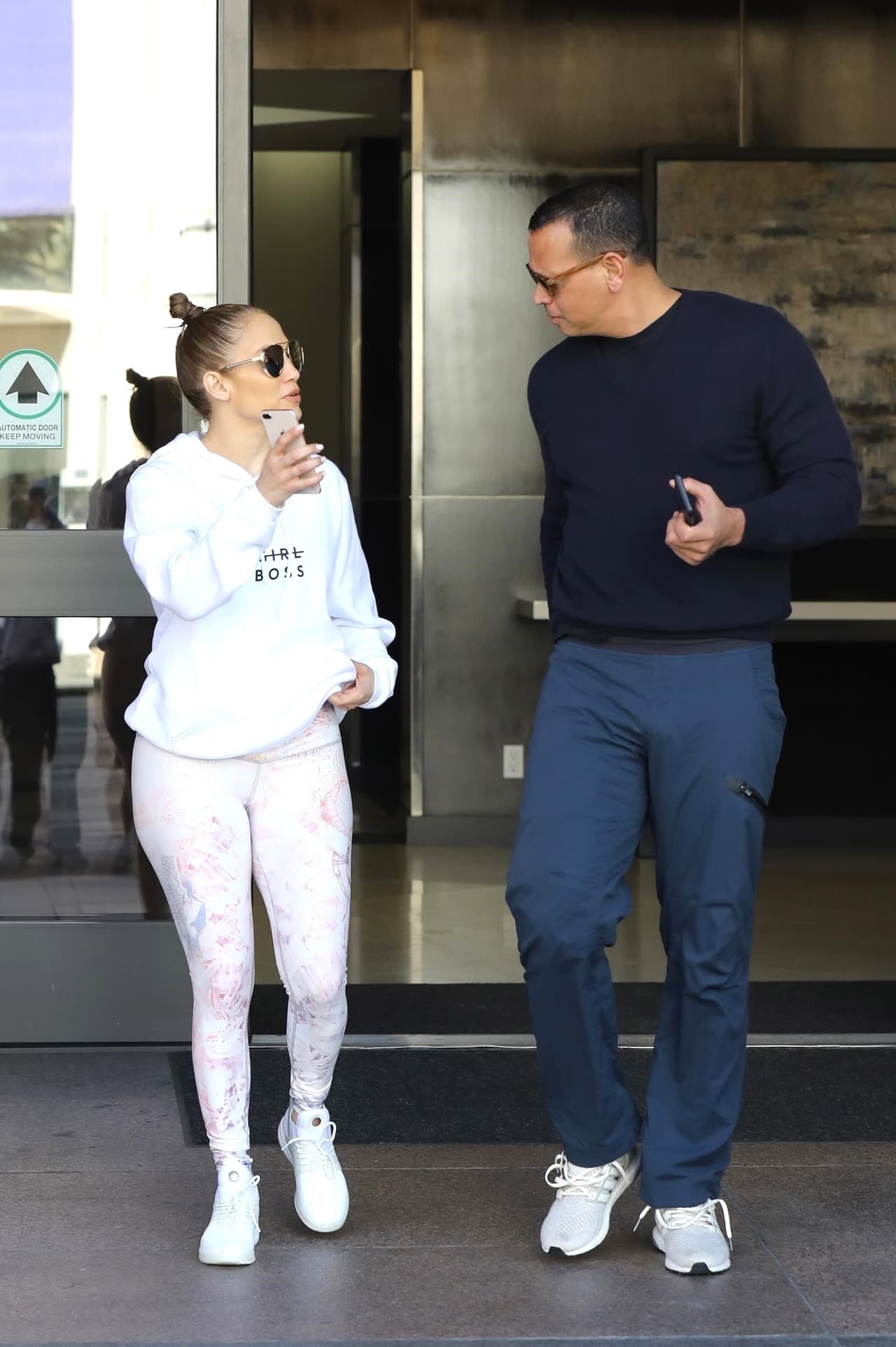 Lo que encontró le llamó tanto la atención que tuvo que compartirlo con su inseparable "macho bello".