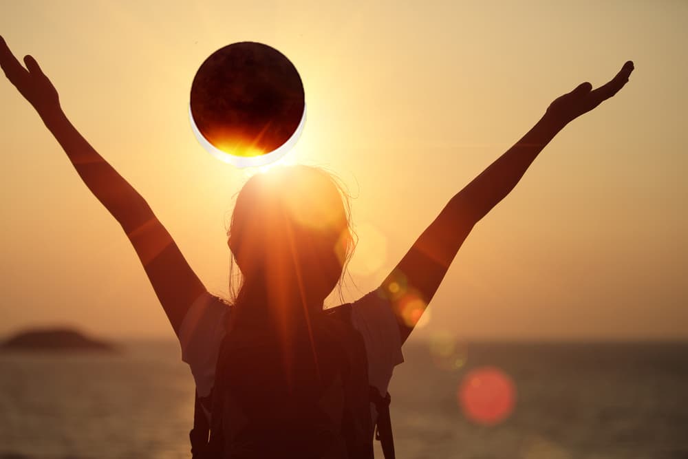 Llegó el año de los eclipses y los secretos revelados pues durante el 2020 dos de los seis eclipses del año ocurrirán en tu signo sagitariano y con los diferentes aspectos que presentará tu regente Júpiter serán doce meses excitantes, intensos donde no tendrás tiempo para aburrirte porque el cambio será constante.
<br>