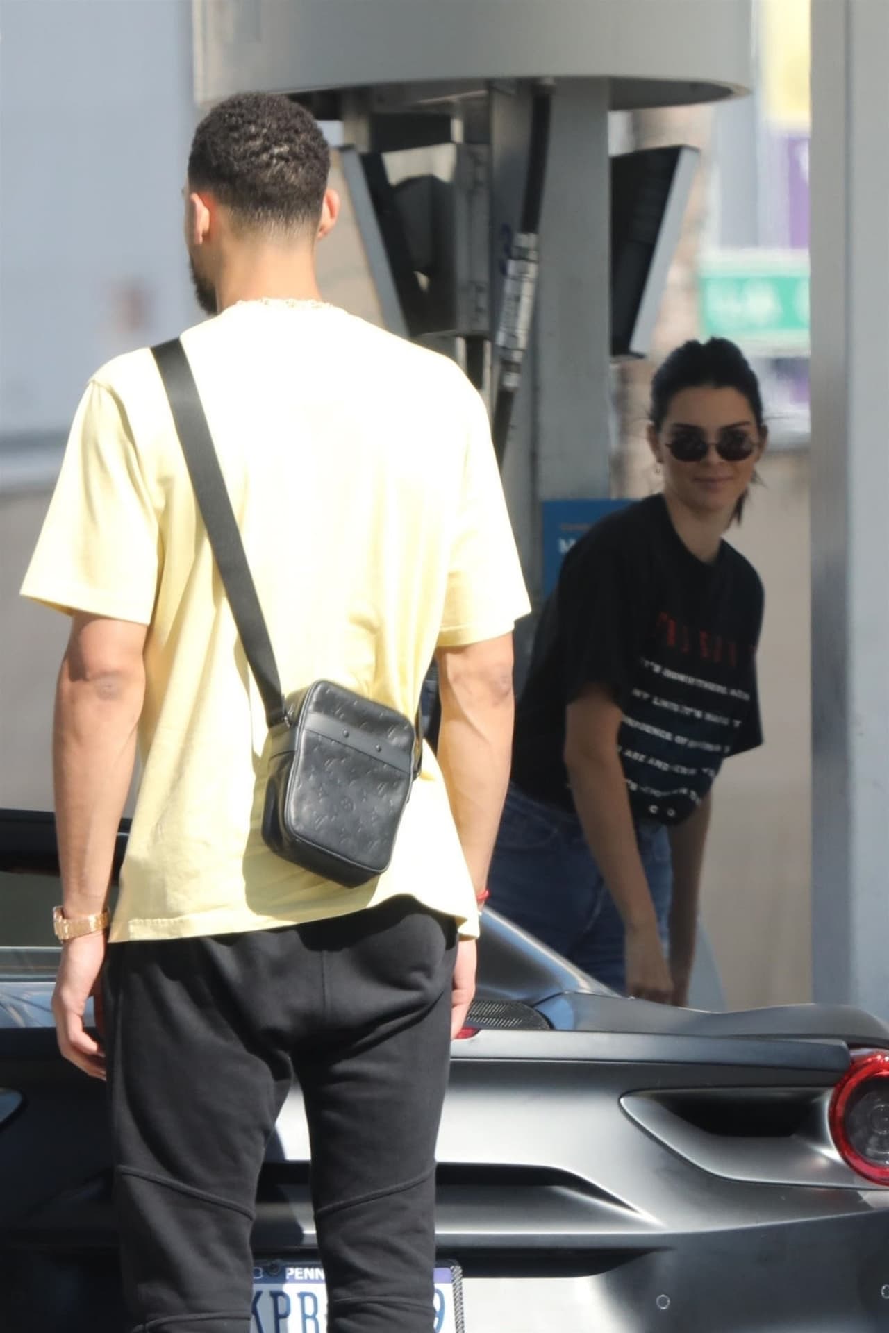 Tras semanas de especulación, la pareja parece haber dado un paso adelante con su relación y 
<b>ya comparten una casa</b> en el distrito de 
<b>Fairfax</b>, en 
<b>Los Ángeles</b>, de acuerdo con 
<b><a href="http://www.tmz.com/">TMZ</a></b>.