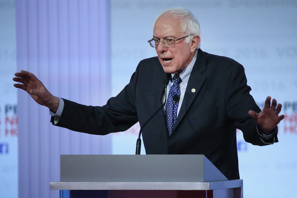 Sanders usó la hemeroteca para atacar a su rival en el tema migratorio