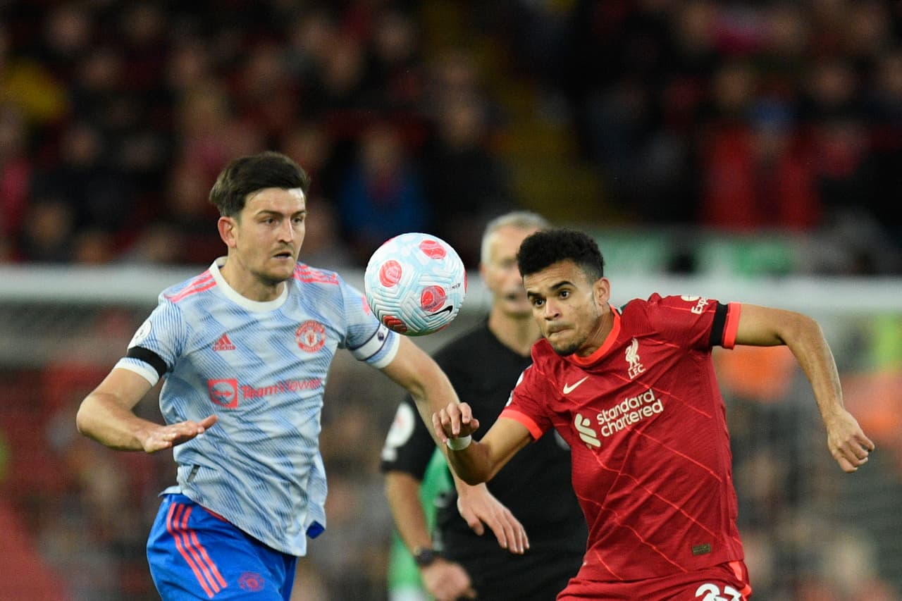 Con goles de Luis Díaz, Salah y Mané, el Liverpool sumó tres importantes puntos en su carrera con el Manchester City por hacerse con la Premier League en un mano a mano formidable.