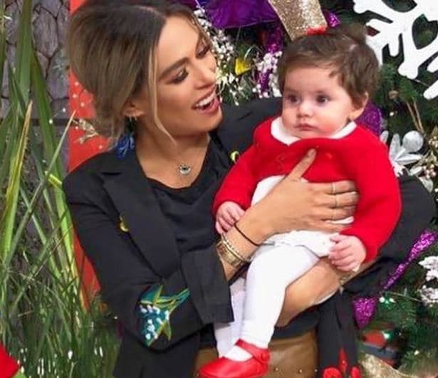 La famosa conductora Galilea Montijo es la madrina de bautizo de María.