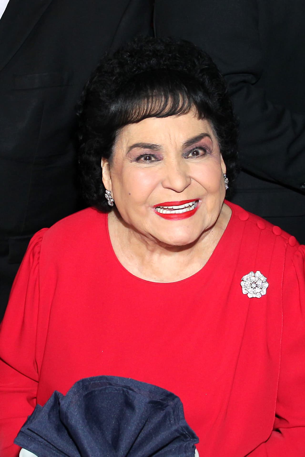 Mientras tanto,
<b><a href="https://www.univision.com/shows/despierta-america/ni-aventurera-ni-un-cuartito-carmen-salinas-aclara-varios-puntos-sobre-su-ofrecimiento-a-frida-sofia-video" target="_blank">Carmen Salinas</a></b>, quien por muchos años fue la productora de la puesta, también dio su visto bueno a que Sofía Castro se proponga como la nueva 'Aventurera'.
<br>